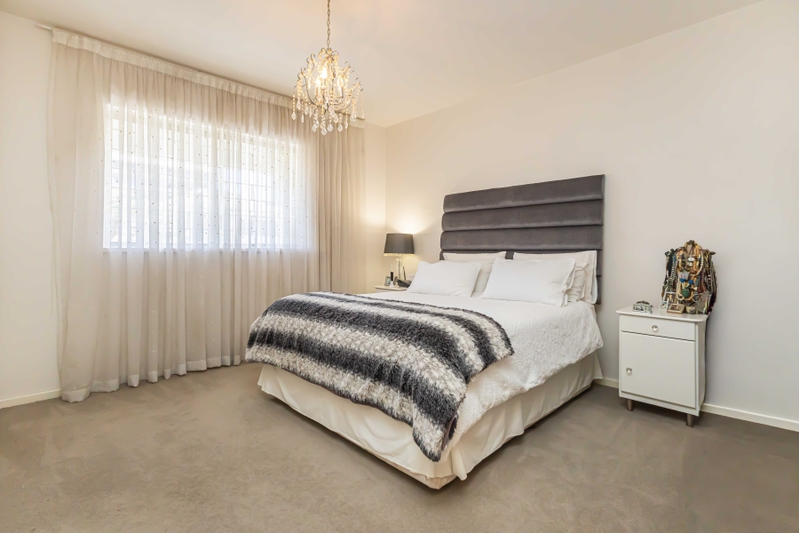 2 Bedroom Property for Sale in Sea Point Western Cape